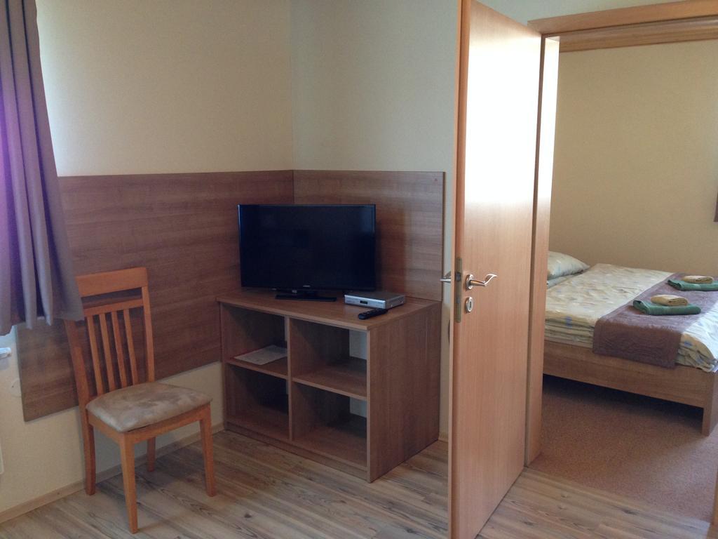 Guest House Fleurs Liptovsky Mikulas Exterior foto